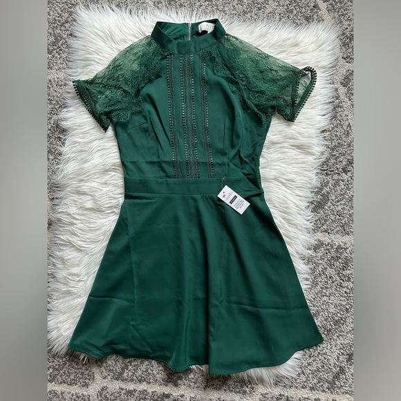Liquorish emerald lace detail mini dress - Picture 4 of 10